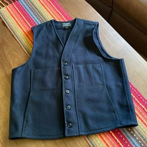 Men’s Filson size XL vest, black